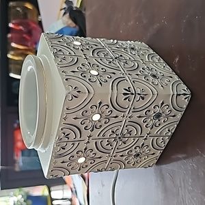Scentsy PRESSED IN TIN full size lighted wax warmer